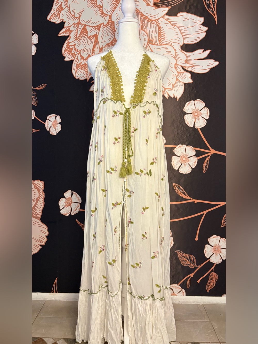 NWT Papa Pia Whimsical White Maxi Dress with Beautiful Embroidery Detail - Picture 3 of 8